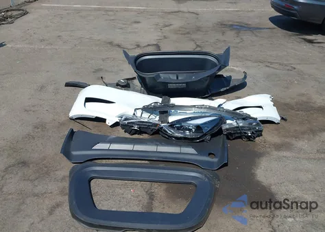 2023 Tesla Model Y Awd/Long Range Dual Motor All-Wheel Drive z USA, uszkodzony, nr VIN 7SAYGAEE3PF826073